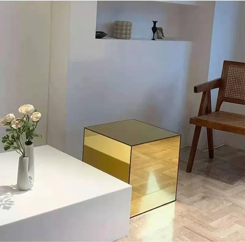 Reflective Square Table - AWOLUS